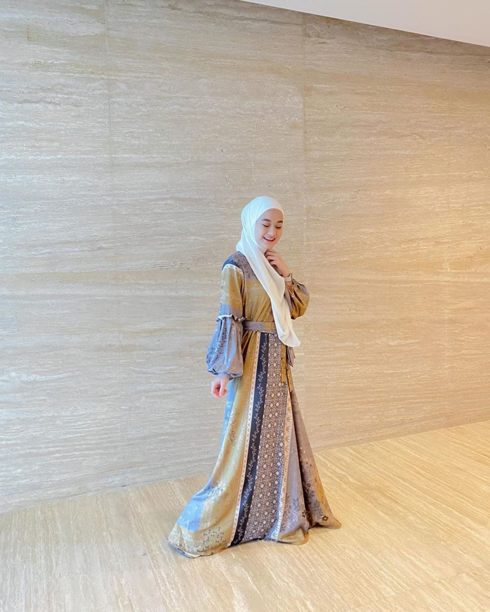 8 Gaya Dinda Hauw usai menikah dengan Rey Mbayang, makin memesona