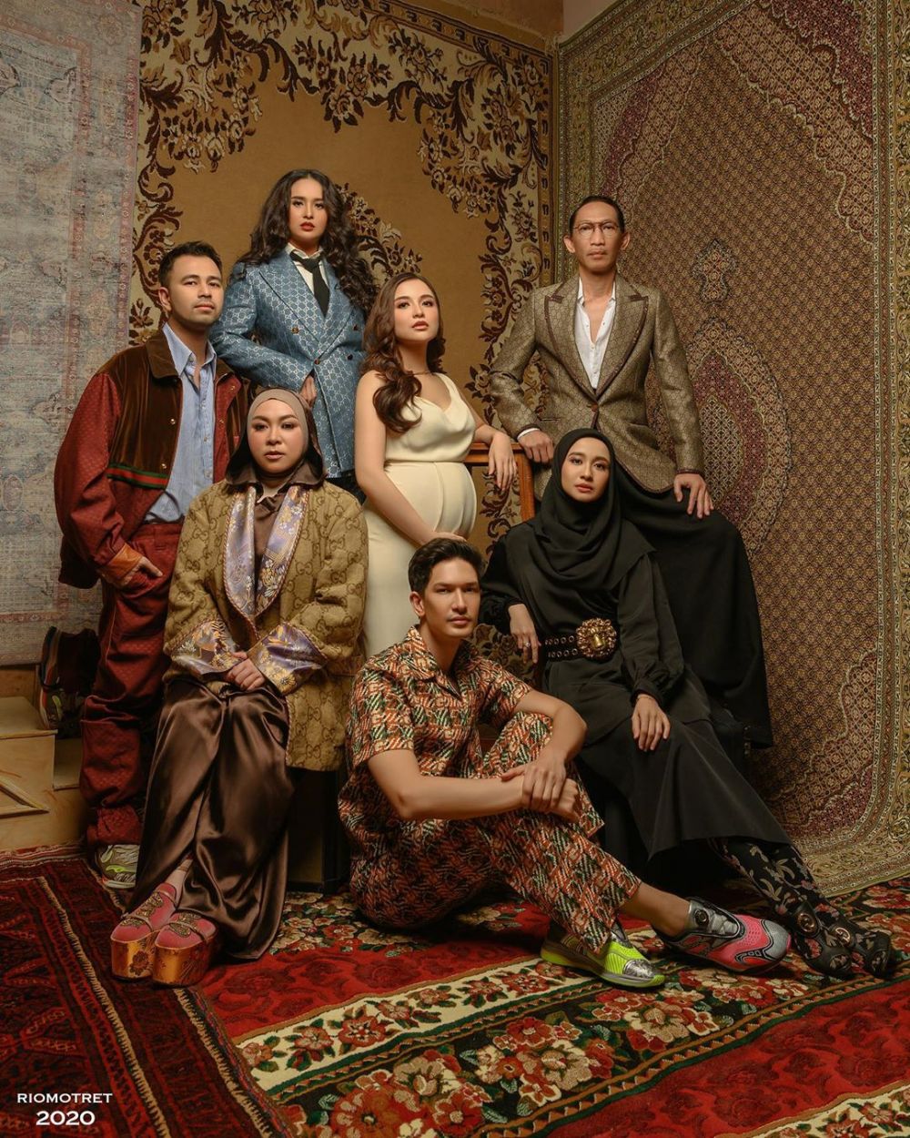 12 Potret anniversary Melly Goeslaw dan Anto Hoed, ikonik abis