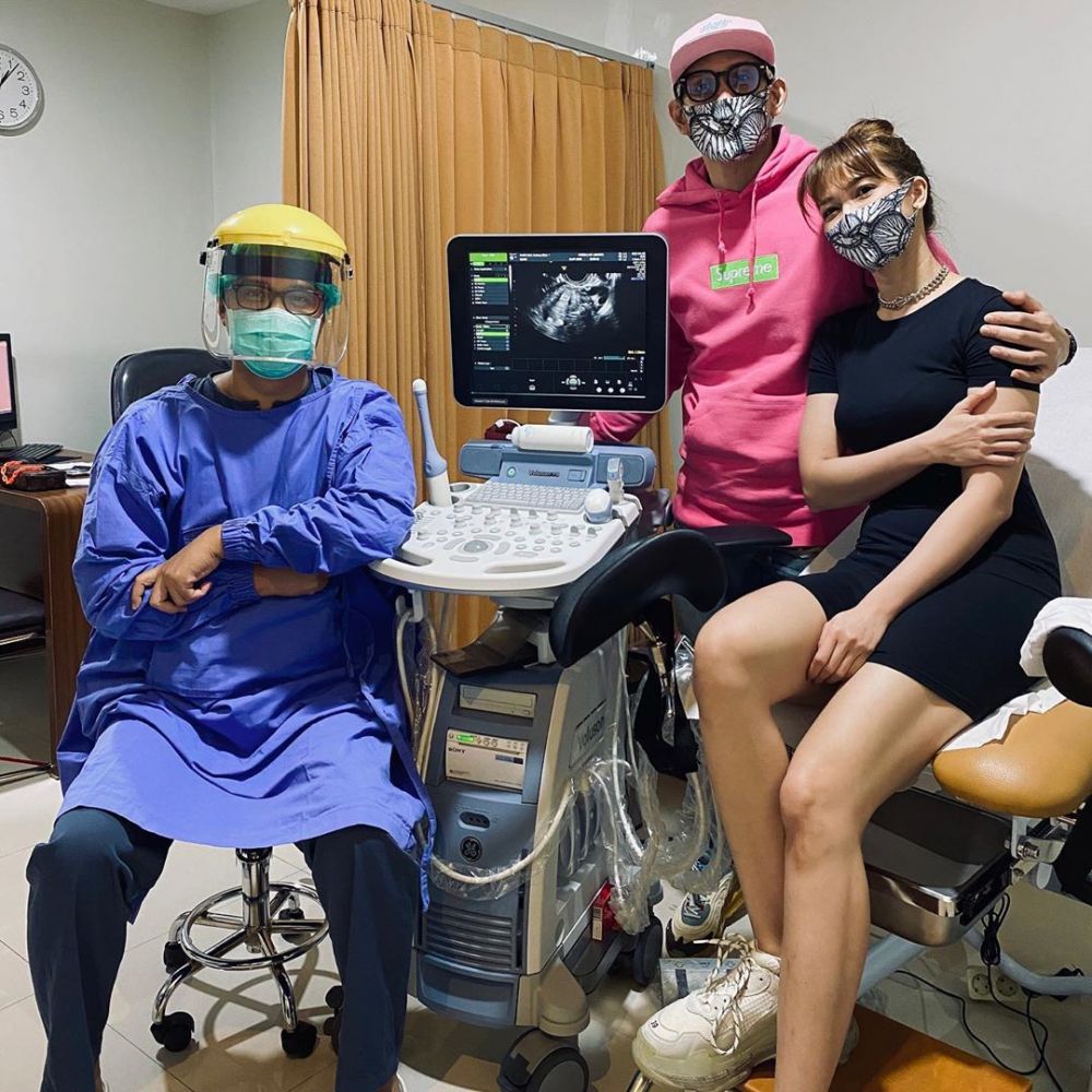 9 Potret perjuangan Andrea Dian & suami jalani program bayi tabung