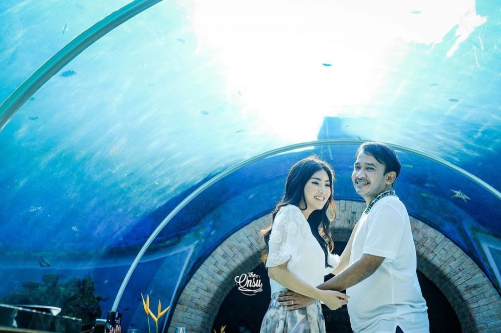 12 Momen liburan Ruben Onsu dan keluarga, camping di pinggir pantai