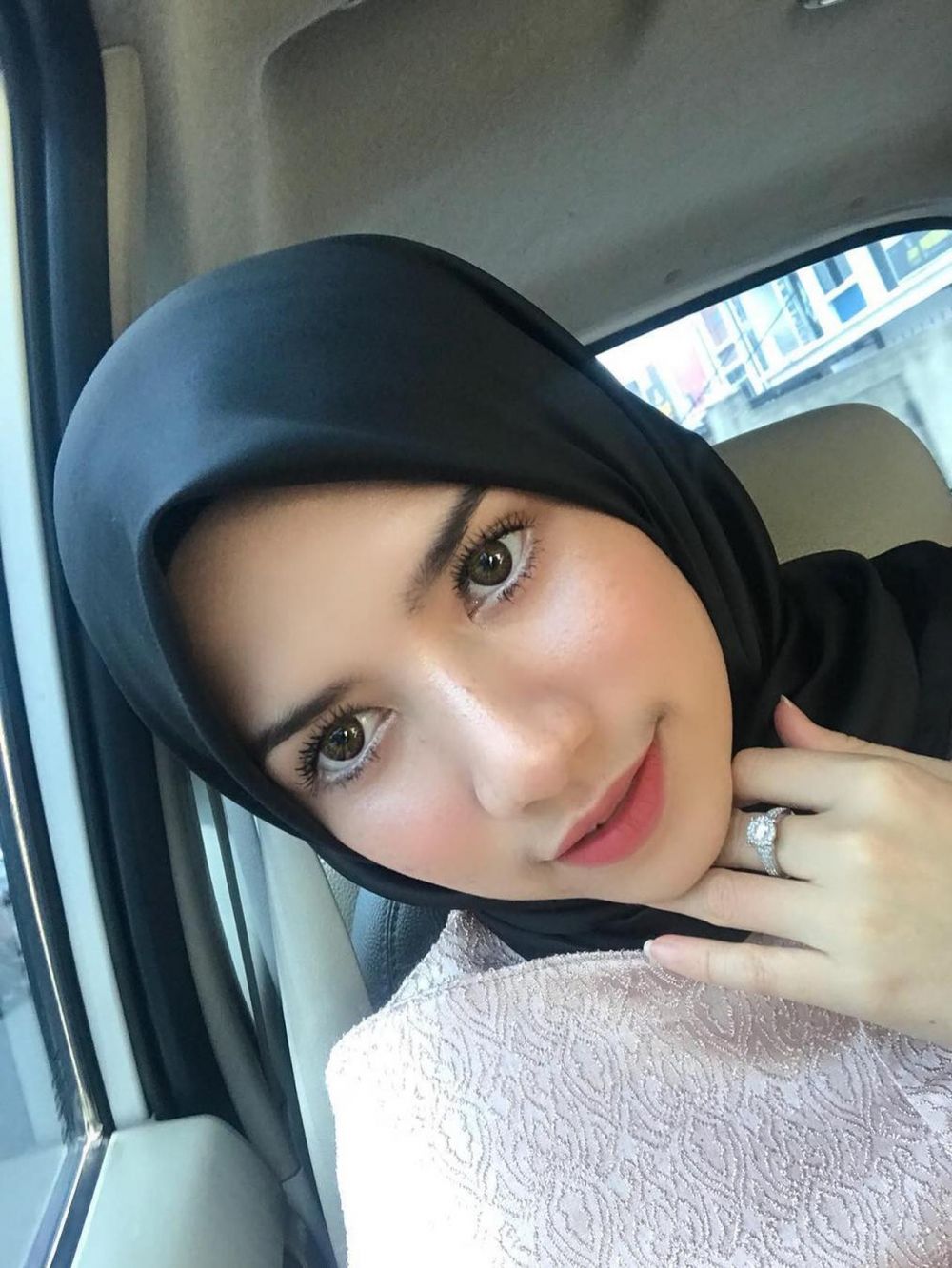 8 Potret Dyah Ayu 'Tutur Tinular', sudah jadi ibu Bhayangkari