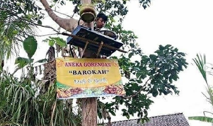 10 Potret lucu pedagang nggak niat jualan ini bikin susah nahan tawa