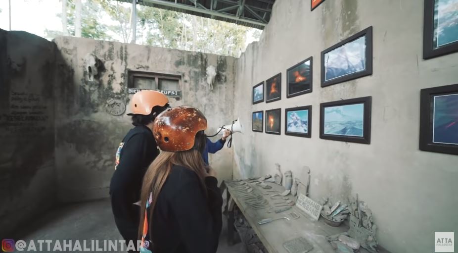 13 Potret liburan Atta &  Aurel, off road bareng di Kaliurang