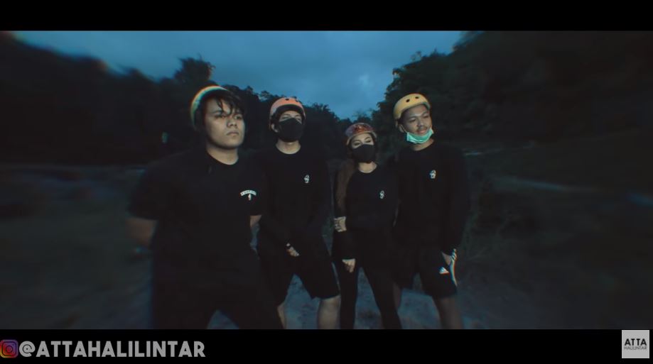 13 Potret liburan Atta &  Aurel, off road bareng di Kaliurang