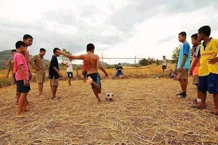 10 Potret Kebersamaan Saat Kecil Ini Serunya Bikin Nostalgia