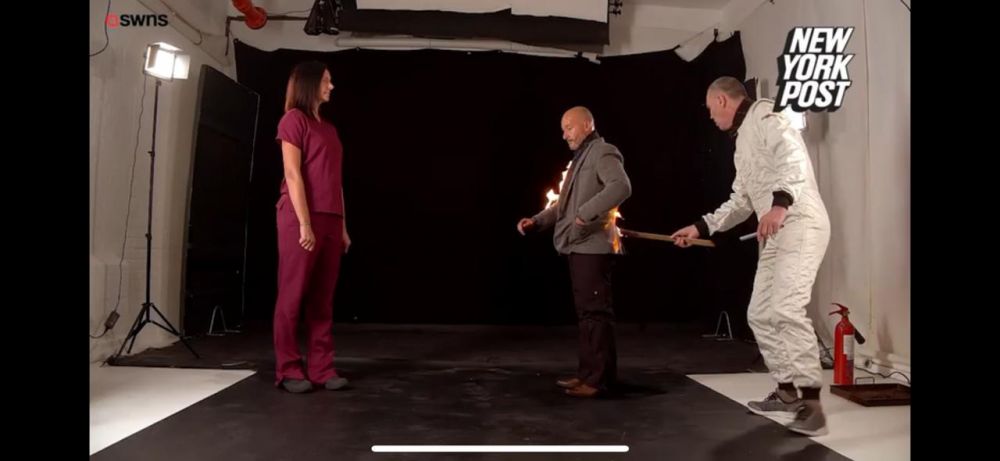 Pria ini melamar kekasihnya dalam keadaan tubuh terbakar