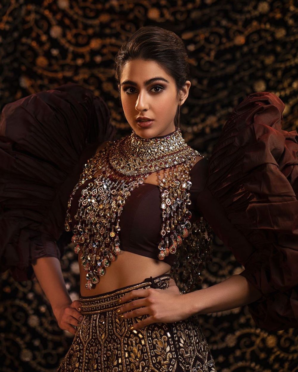 10 Transformasi Sara Ali Khan, aura bintangnya makin terpancar
