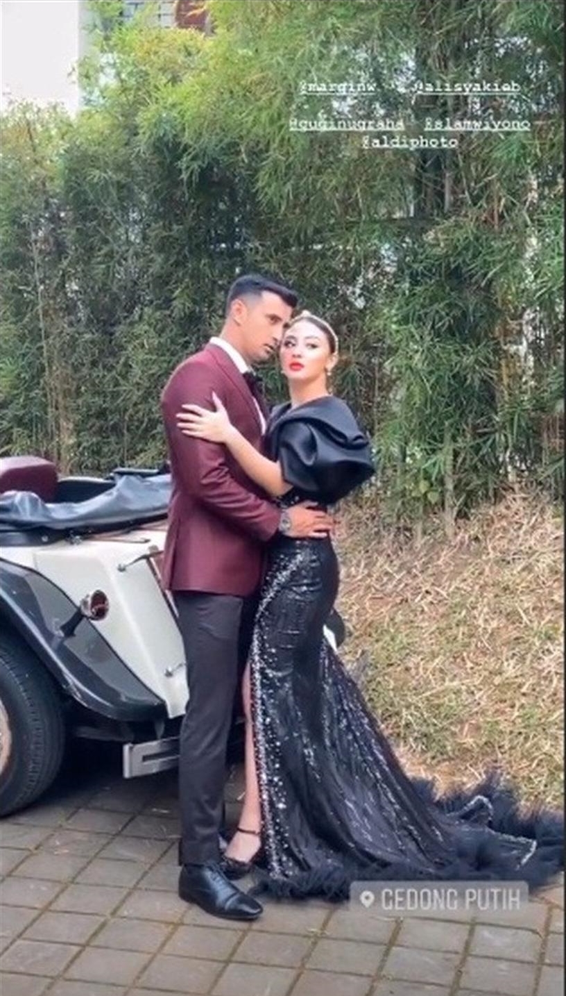 9 Potret prewedding Ali Syakieb & Margin Wieheerm, romantis
