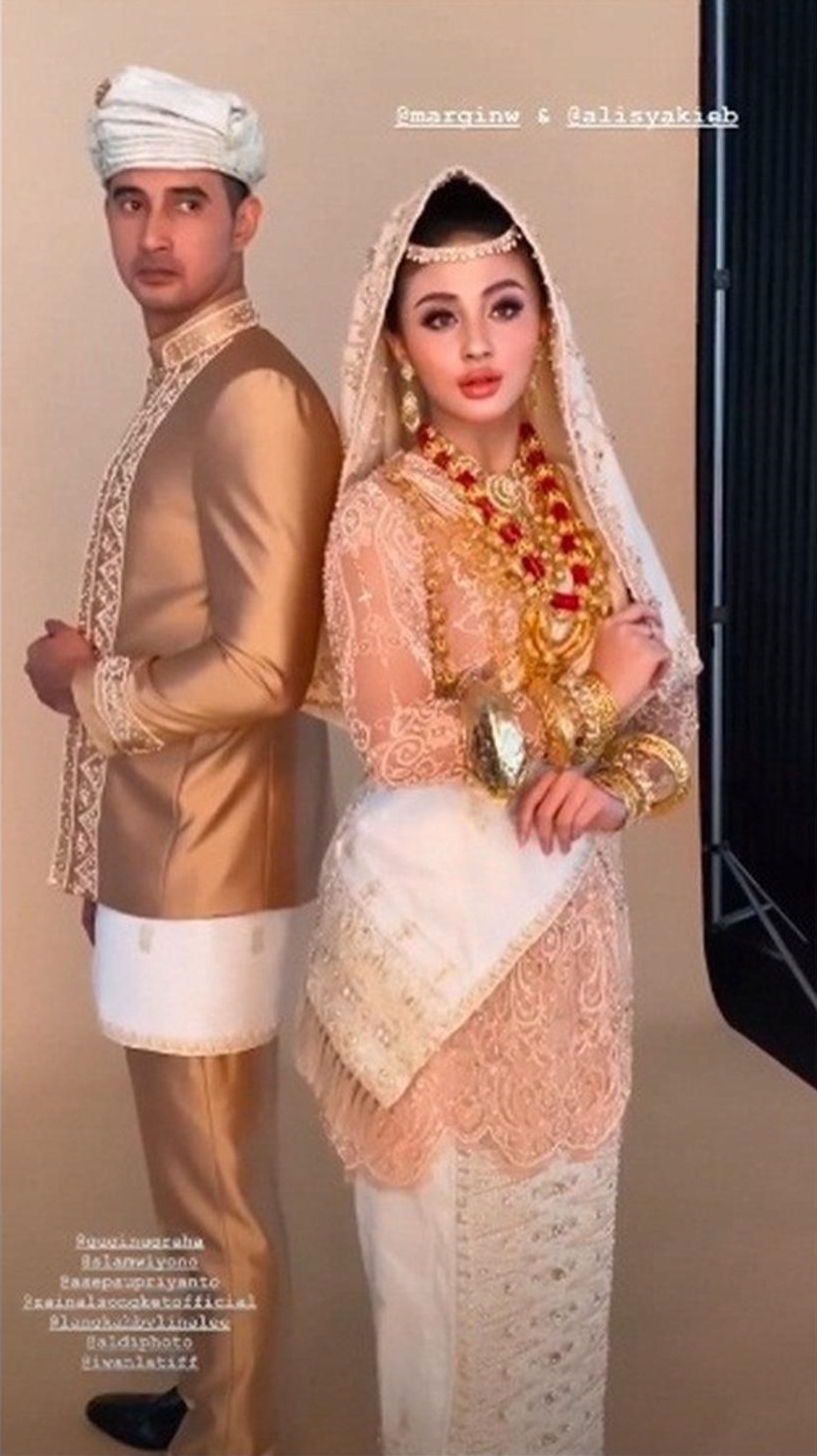 9 Potret prewedding Ali Syakieb & Margin Wieheerm, romantis