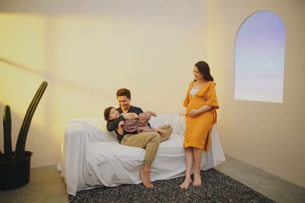 7 Potret maternity Chelsea Olivia dan Glenn Alinskie di rumah aja