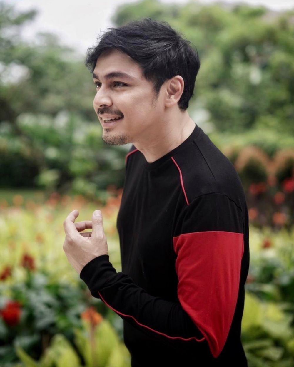 10 Potret Thomas Djorghi, awet muda di usia 51 tahun