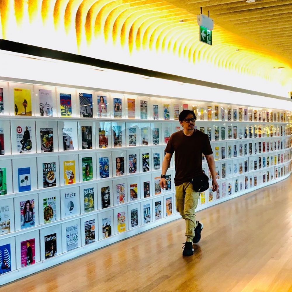 10 Potret Thomas Djorghi, awet muda di usia 51 tahun