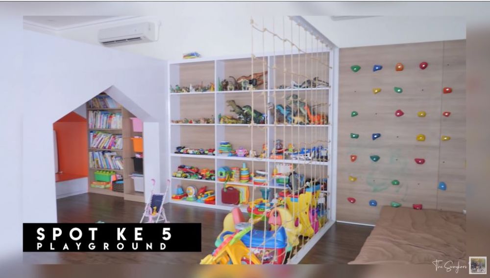 9 Potret kamar & playroom anak Shireen Sungkar, desainnya elegan