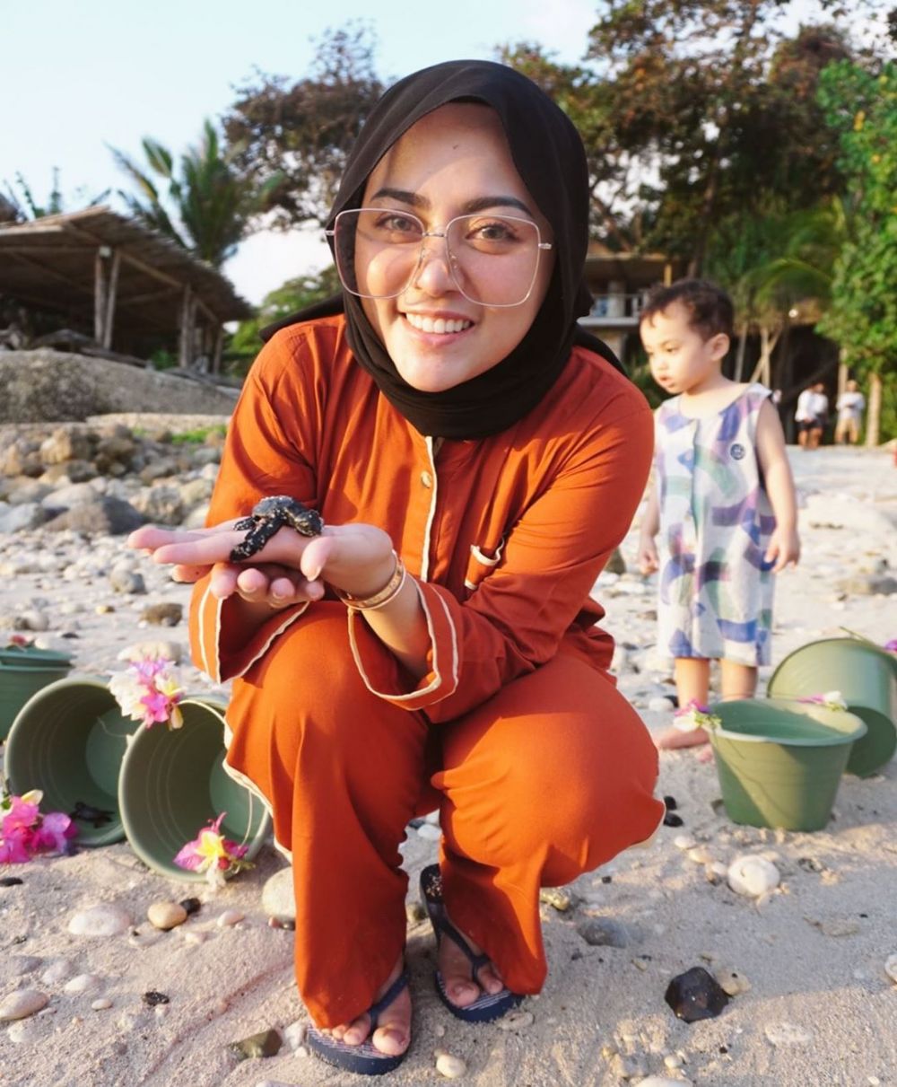 7 Momen Rachel Vennya liburan di Sumba, nginap di resort terbaik dunia