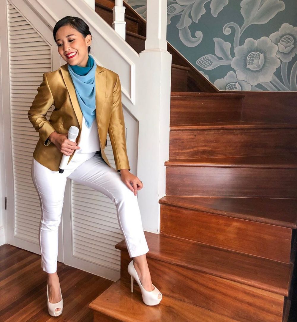 6 Potret rumah Pongki Barata bernuansa putih, halamannya jadi sorotan