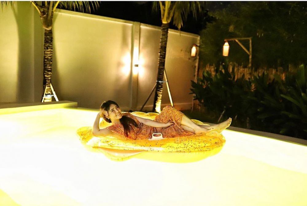 7 Potret liburan Via Vallen di Bali, gayanya jadi sorotan