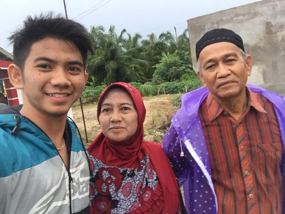 8 Potret kebersamaan Rizki D'Academy dan ibunda, penuh kehangatan