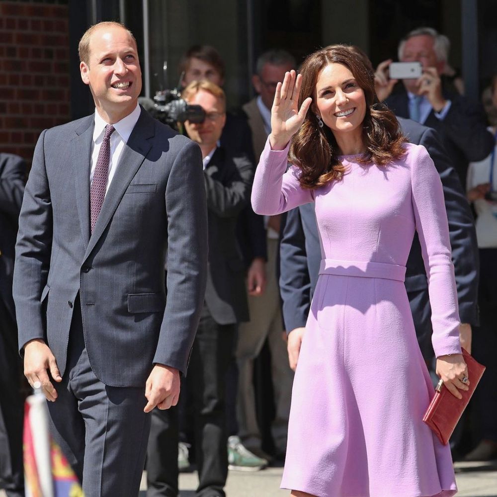 Ini alasan Kate Middleton selalu membawa tas di tangan kirinya