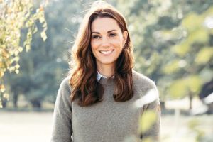 Ini alasan Kate Middleton selalu membawa tas di tangan kirinya