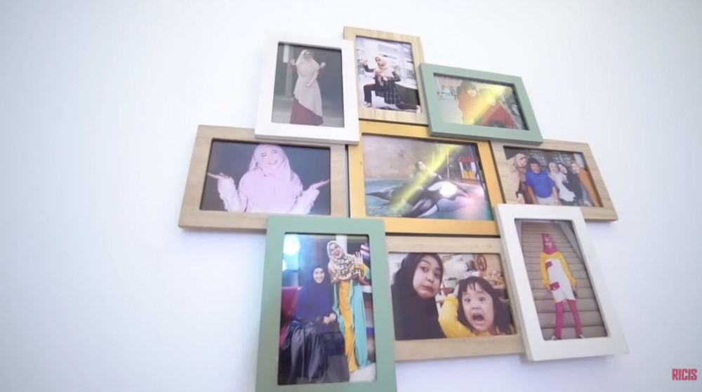 10 Potret kamar Ria Ricis, dekorasinya serba Hello Kitty