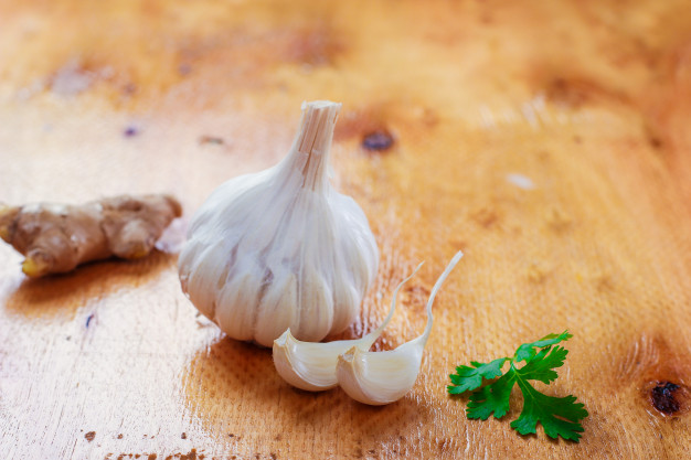5 Cara menggunakan bawang putih untuk menyuburkan rambut