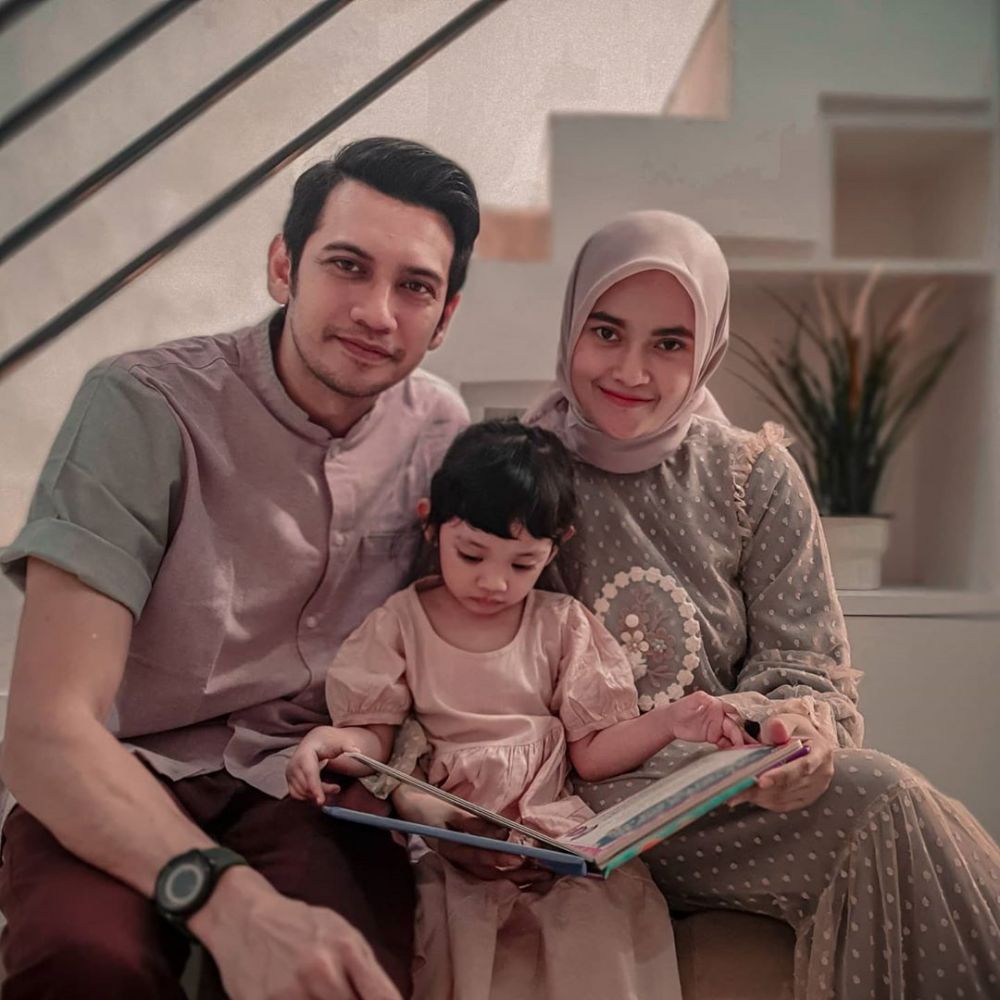 Perankan suami antagonis, ini 10 potret harmonis keluarga Teuku Mirza