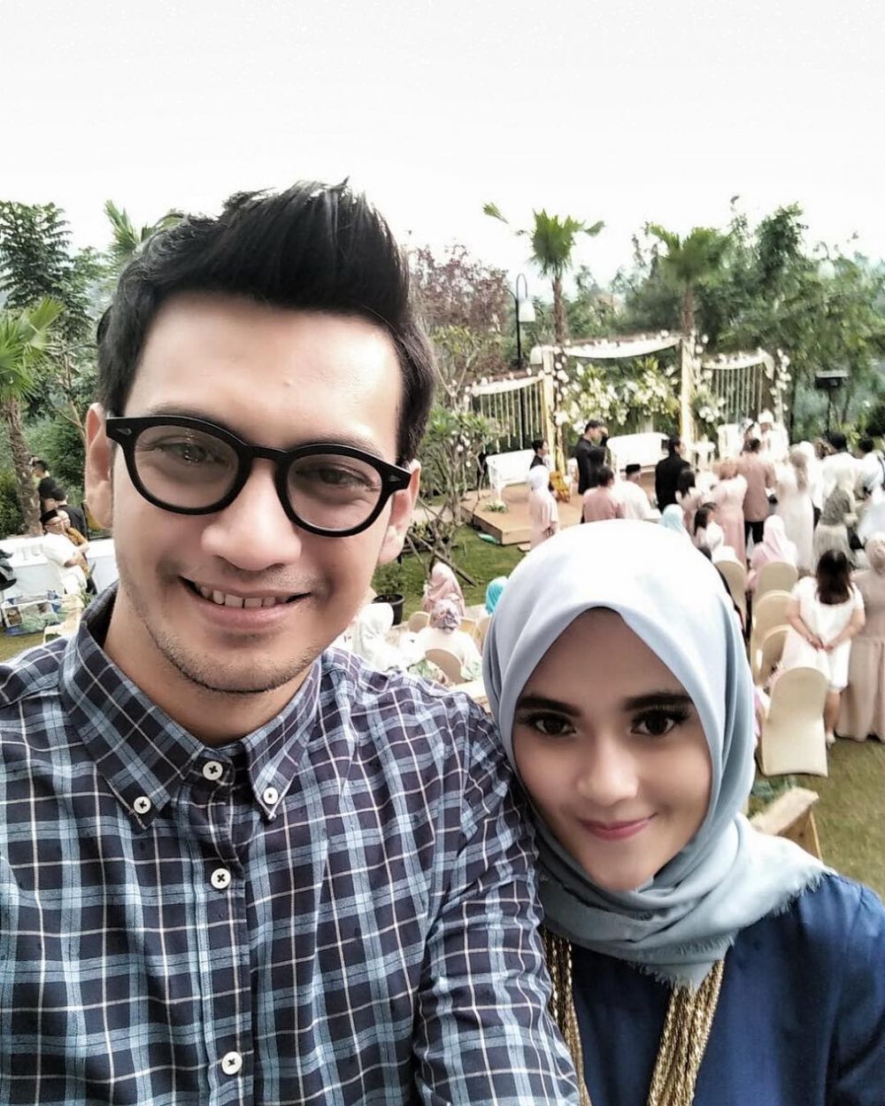 Perankan suami antagonis, ini 10 potret harmonis keluarga