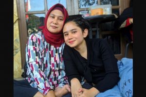Jarang tersorot, ini 7 potret Tissa Biani dan ibunda