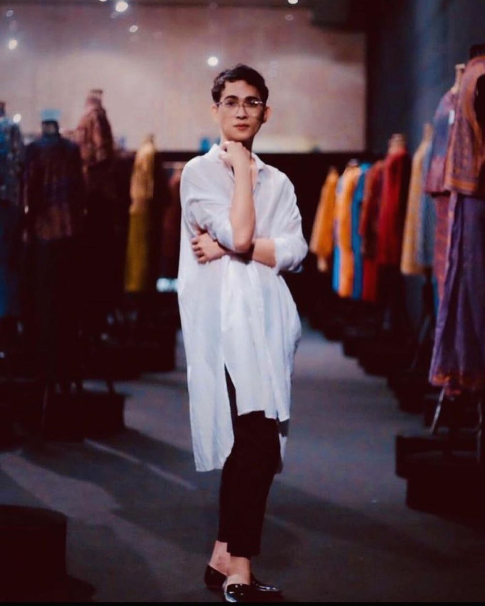 Oscar Lawalata putuskan jadi wanita, ini 8 potretnya bergaya feminin