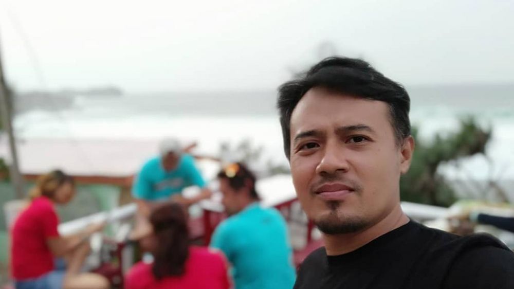 8 Potret terbaru pemeran Sayuti di sitkom Office Boy, tampil beda