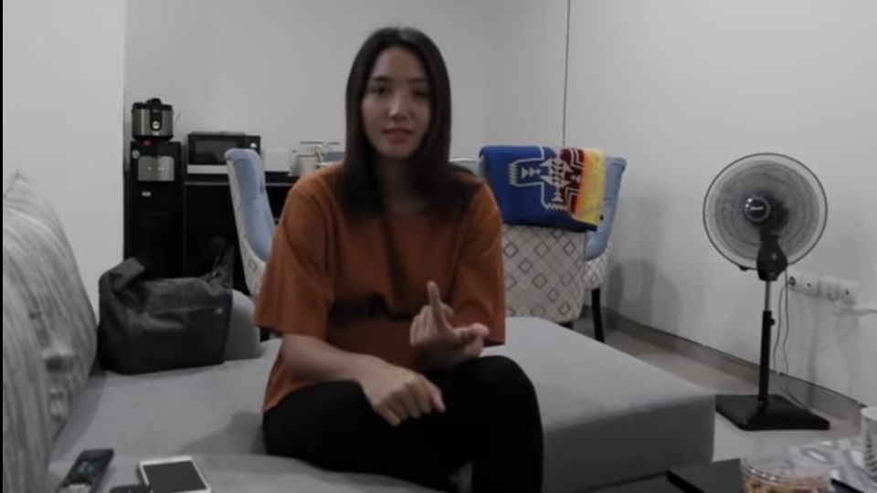 10 Potret rumah Erica Putri, bernuansa putih desain minimalis