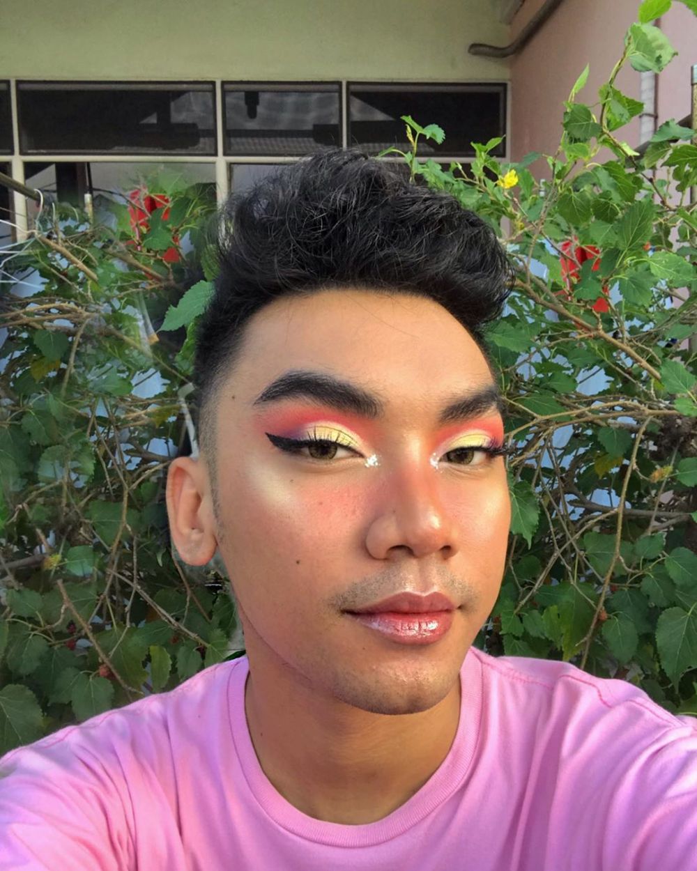 Cerita 5 pria Indonesia yang sukses jadi beauty vlogger, inspiratif