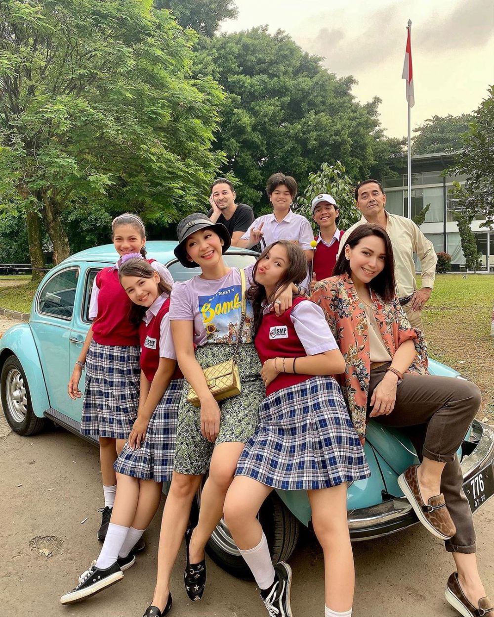 8 Potret Windy Wulandari bareng pemain 'Dari Jendela SMP'