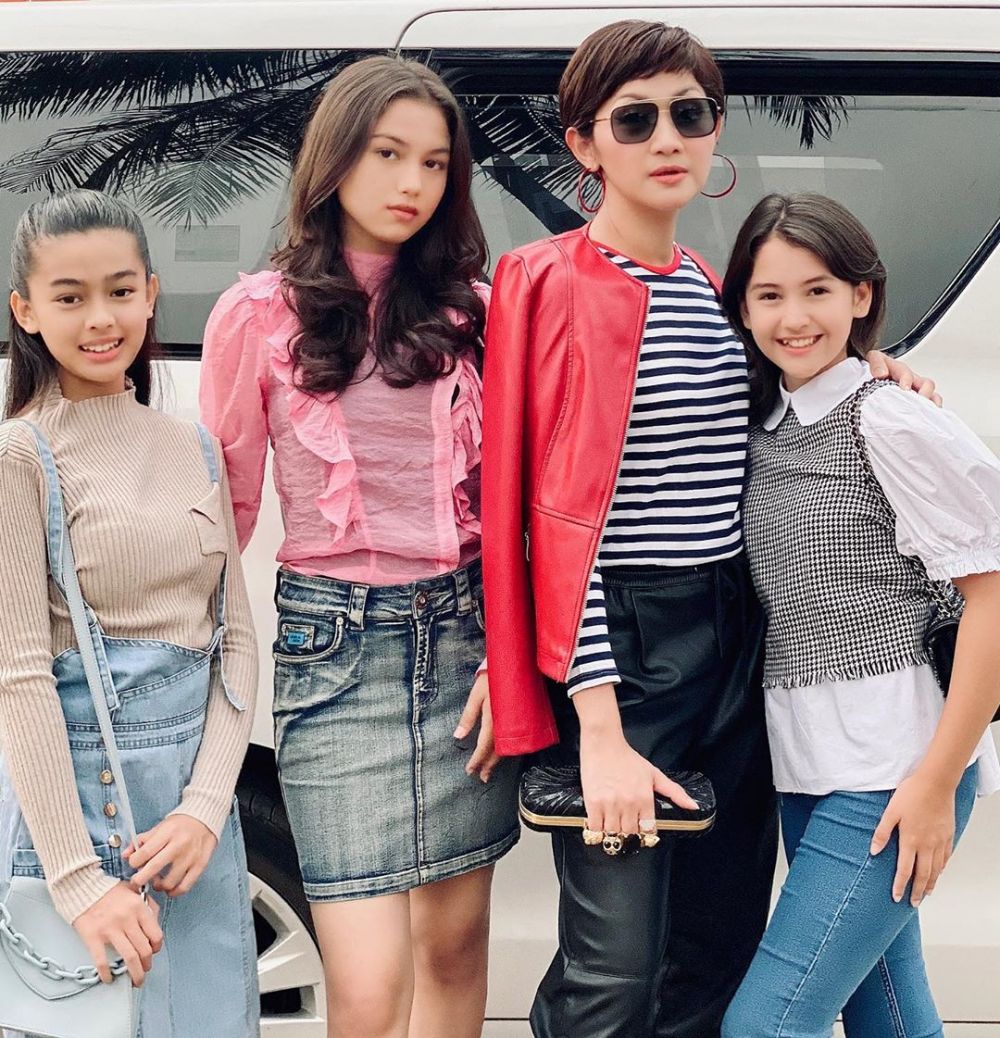 8 Potret Windy Wulandari bareng pemain 'Dari Jendela SMP'