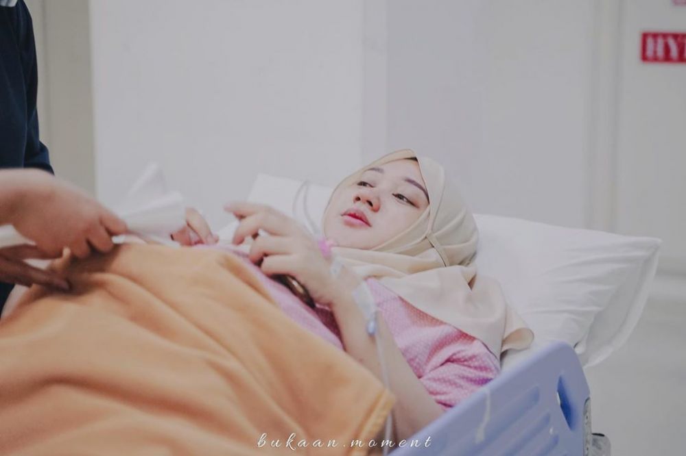 5 Potret perjuangan Dian Pelangi melahirkan anak pertamanya
