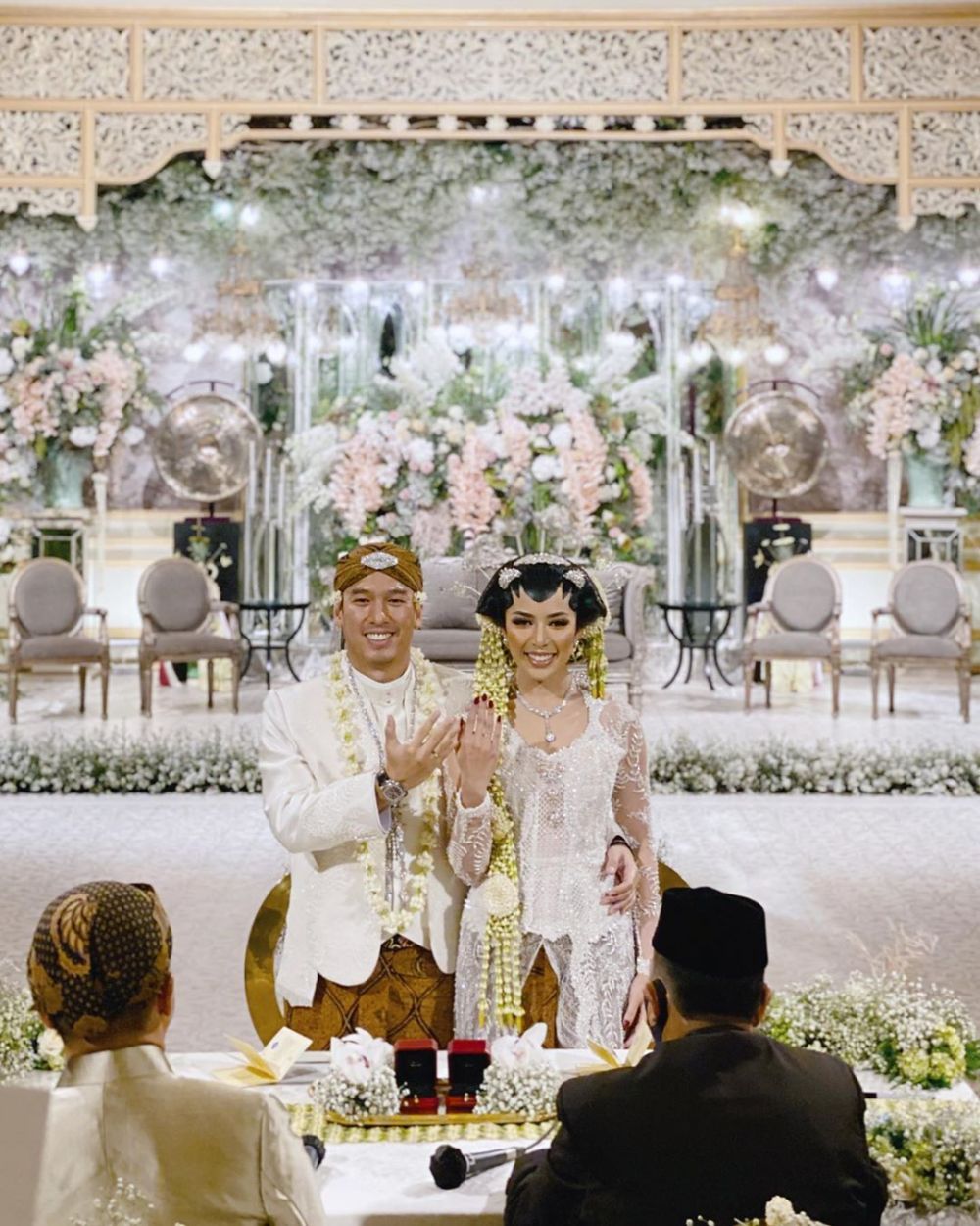 11 Momen akad nikah Arya Bakrie dan Vannya, berbalut adat Jawa