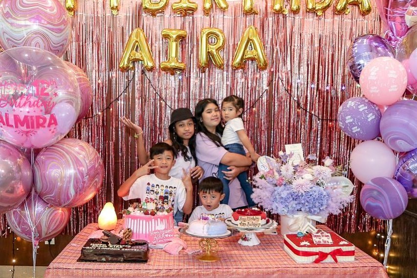 8 Potret perayaan ulang tahun Almira Yudhoyono ke-12, serba pink