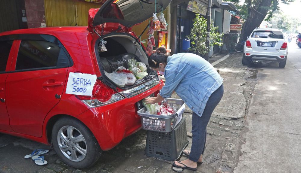 10 Potret pedagang jualan pakai mobil ini lucunya antimainstream