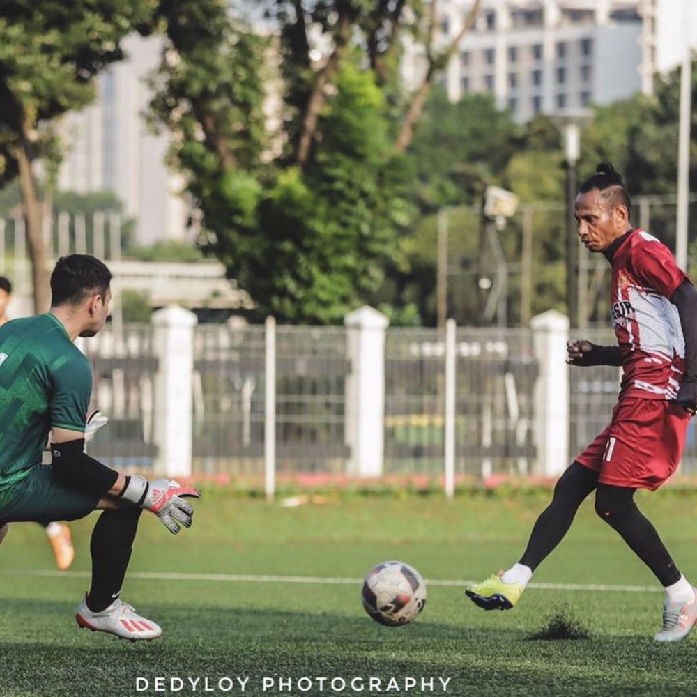8 Gaya Raffi Ahmad bermain sepak bola, bak atlet profesional