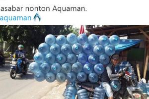 10 Aksi lucu warganet gunakan galon ini bikin geleng kepala