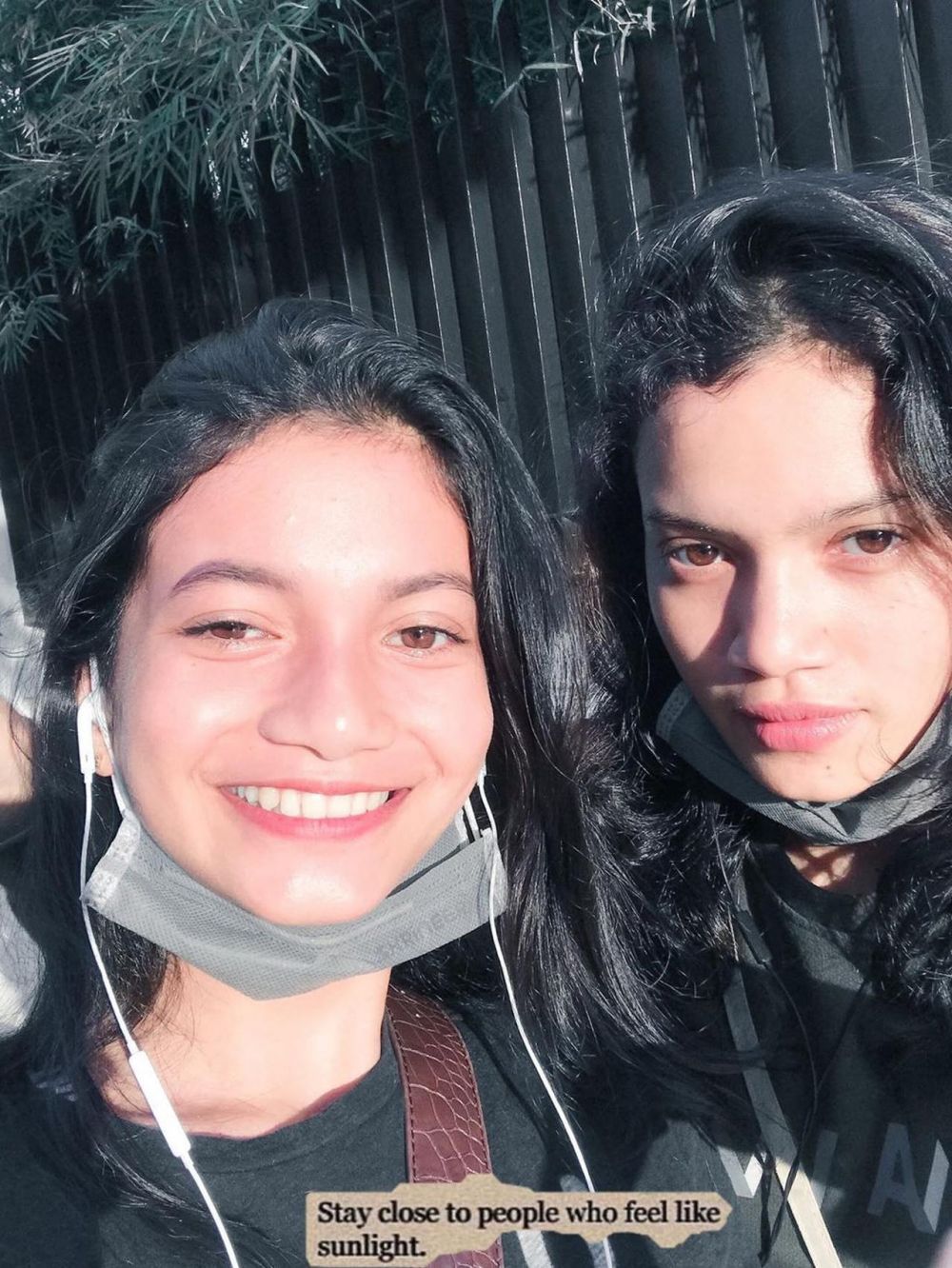 7 Potret kompak Ratu Sofya & Mutiara, adik-kakak sering dikira kembar