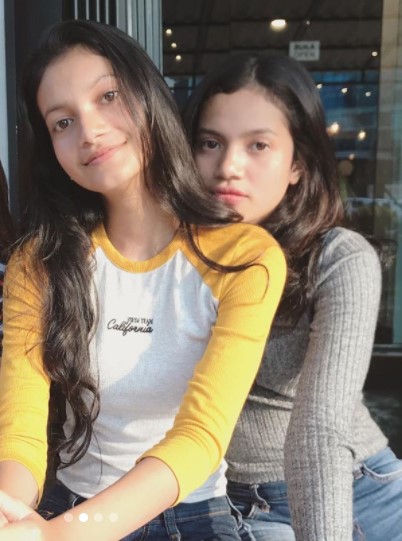 7 Potret kompak Ratu Sofya & Mutiara, adik-kakak sering dikira kembar