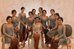 7 Gaya Nikita Willy di pernikahan Arya Bakrie, curi perhatian