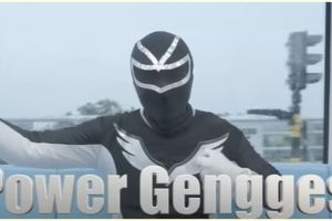 14 Potret aksi Baim Wong cosplay power rangers di LRT, curi perhatian