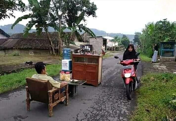 10 Momen membingungkan waktu berkendara ini bikin gagal paham