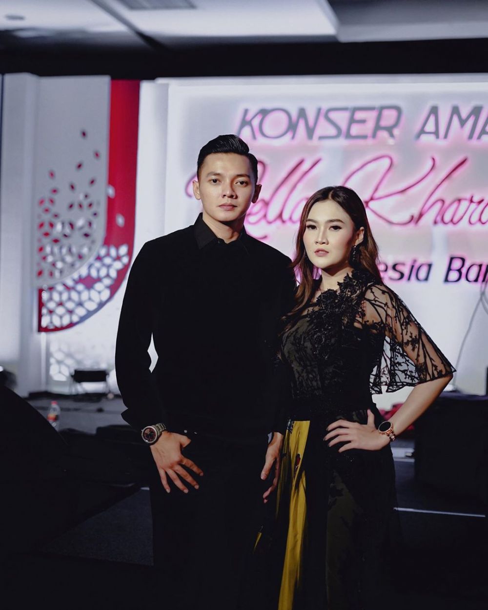 7 Potret kebersamaan Nella Kharisma dan Dory Harsa, pakaiannya senada