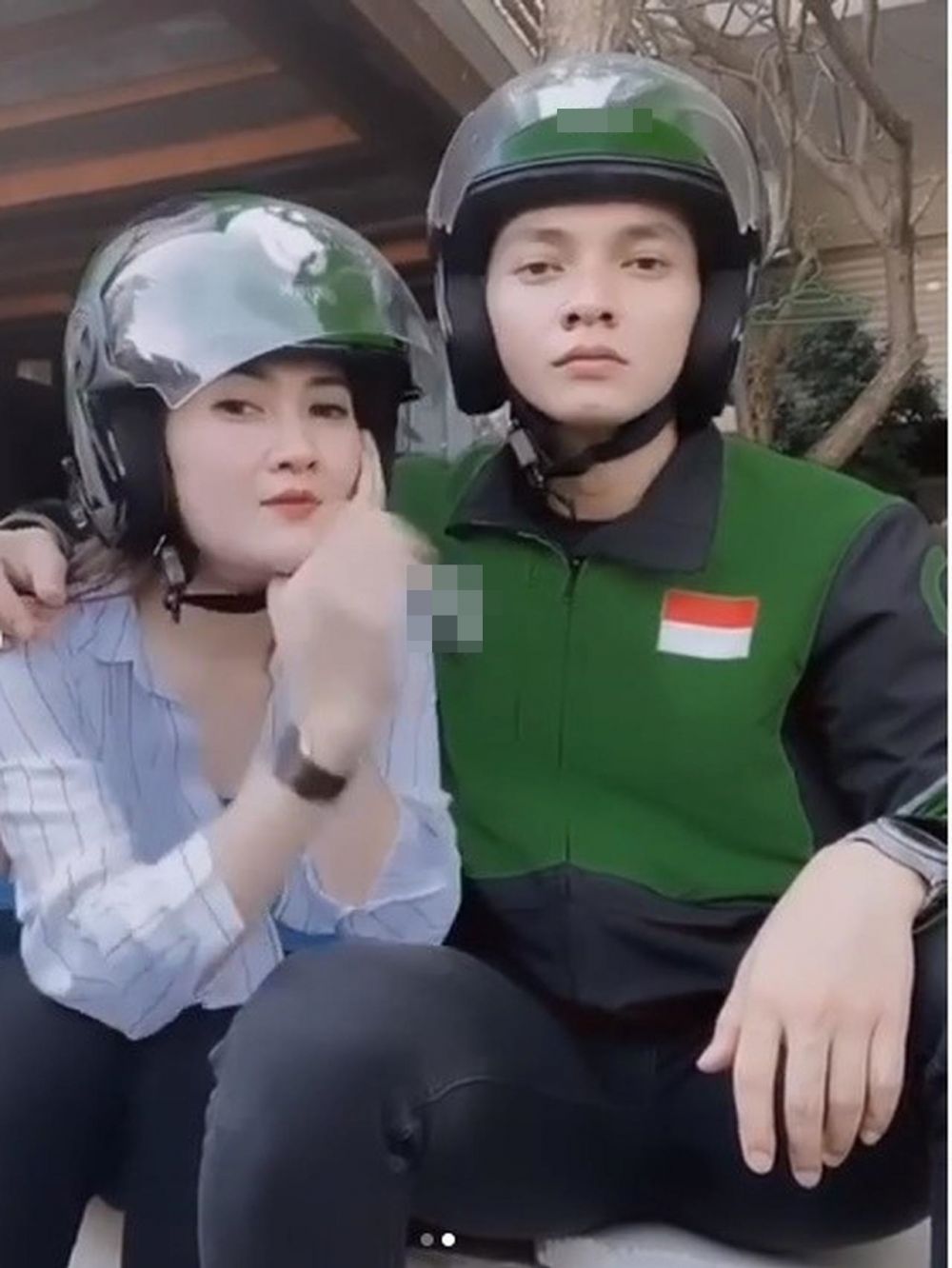 7 Potret kebersamaan Nella Kharisma dan Dory Harsa, pakaiannya senada