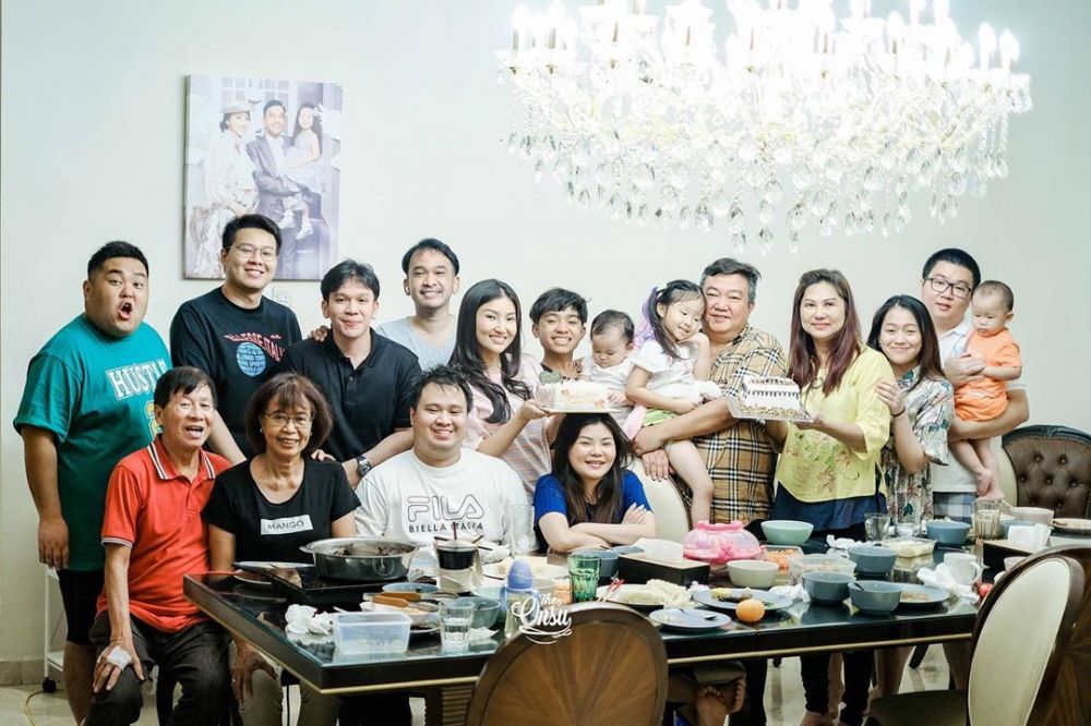 8 Momen ulang tahun ayah Sarwendah, simpel namun penuh kehangatan