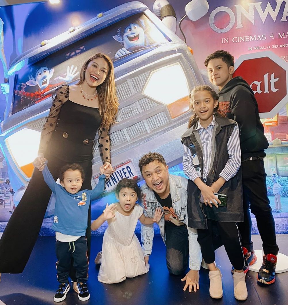 Jadi ketua partai, ini 7 potret terbaru Giring eks Nidji