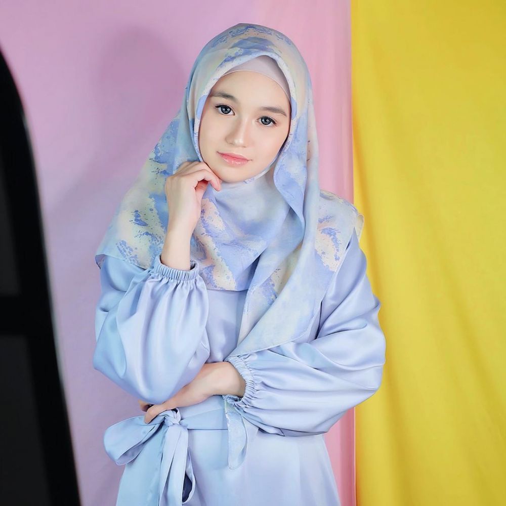 10 Potret Asri Kahfi, sahabat Dinda Hauw yang kini jadi kakak ipar